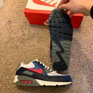 NIKE AIR MAX 90 ESSENTIAL